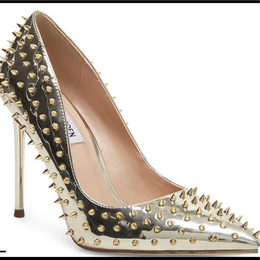 NEW/NEVER WORN STEVE MADDEN VALA-S GOLD STUDDED 10M